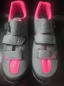 Shimano Spinning Cycling Bicycle Shoes Size 43 Gray Pink Bike shoes clip in