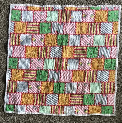 Vtg Baby Quilt Machine Quilted Cheater Print Red Yellow Green 32x32 Very Old