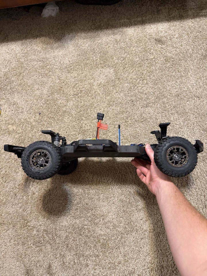 Traxxas Ford Raptor R 4X4 Ultimate Brushless RTR Short Course RC Truck - Image 2 of 4