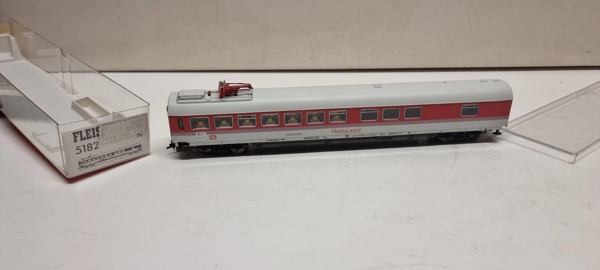 Voitures de voyageurs rouges Fleischmann pour modélisme ferroviaire à l'échelle N