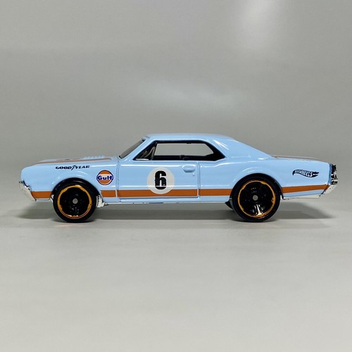 '67 Oldsmobile 442 Light Blue 1:64 Diecast Diorama Model Car GULF Livery #231