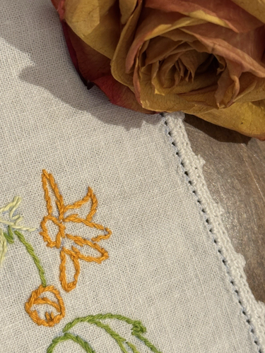 3 PC DRESSER SET HAND EMBROIDERD VTG GOLD FLORALS & TWO TONE GREEN ACCENTS - Picture 4 of 8
