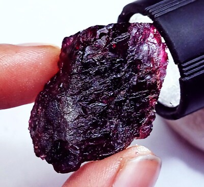 Unbehandeltes Painite Roh-Edelstein 91.00 Ct Natur Rot, GGL zertifiziert