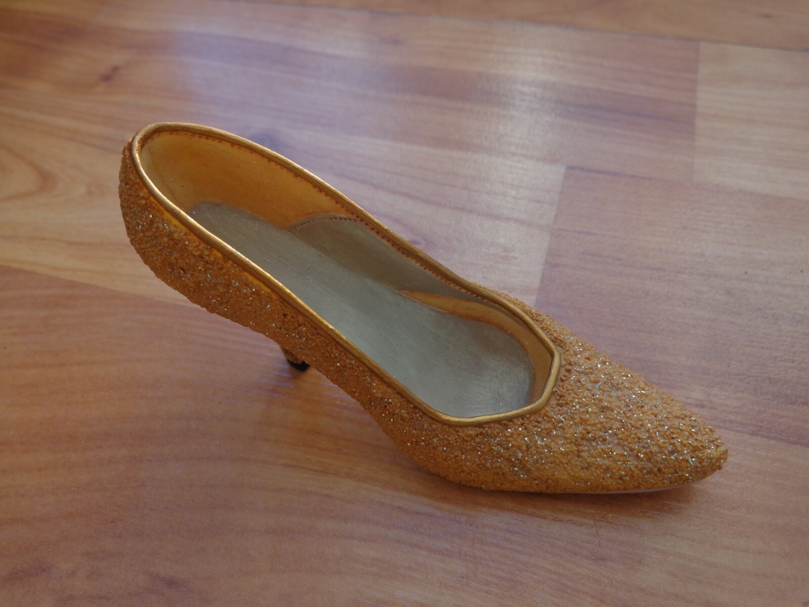 Colección Justo El Zapato Retirado - 25045 Adorno Stiletto Dorado Raine