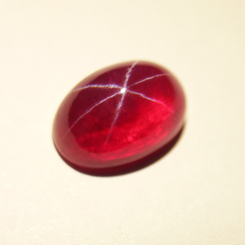 4.06 carats RED STAR RUBY OVAL CABOCHON VVS GEMSTONE ovale étoile rubis rouge - Afbeelding 1 van 1