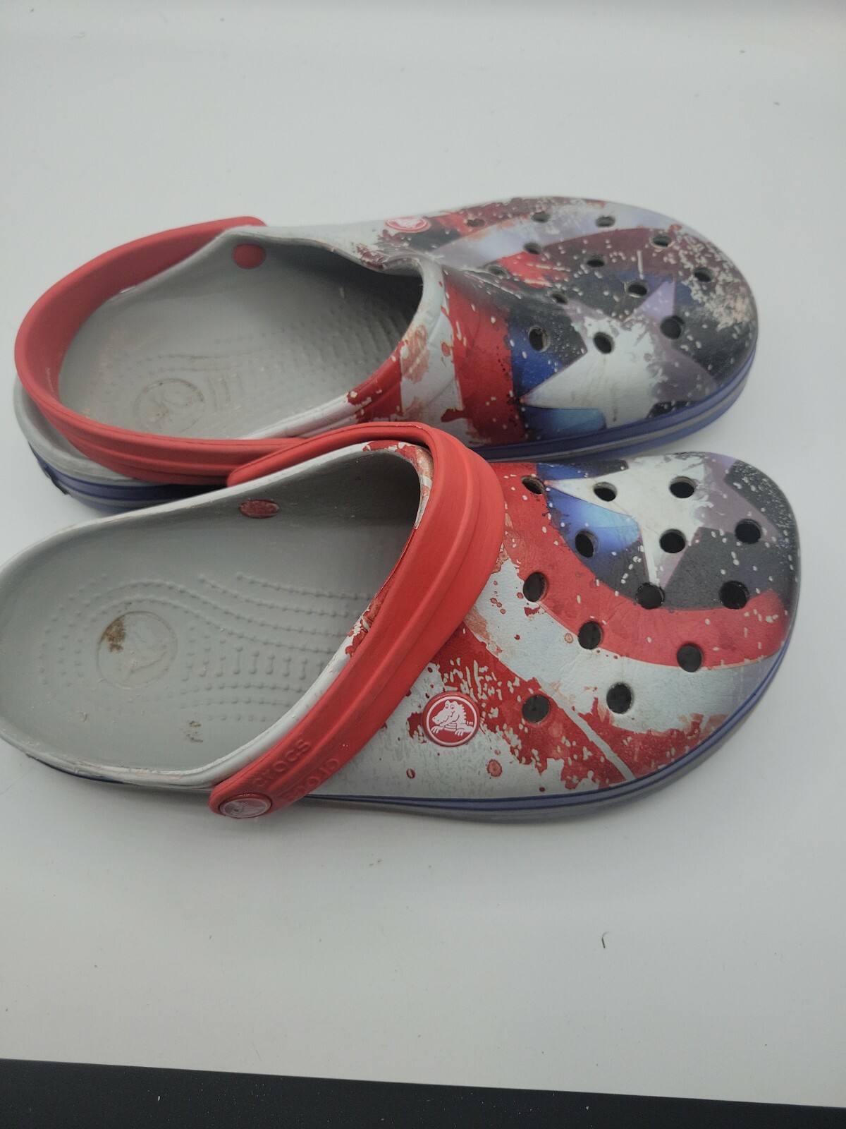 Crocs M6 W8 Marvel Captain America 