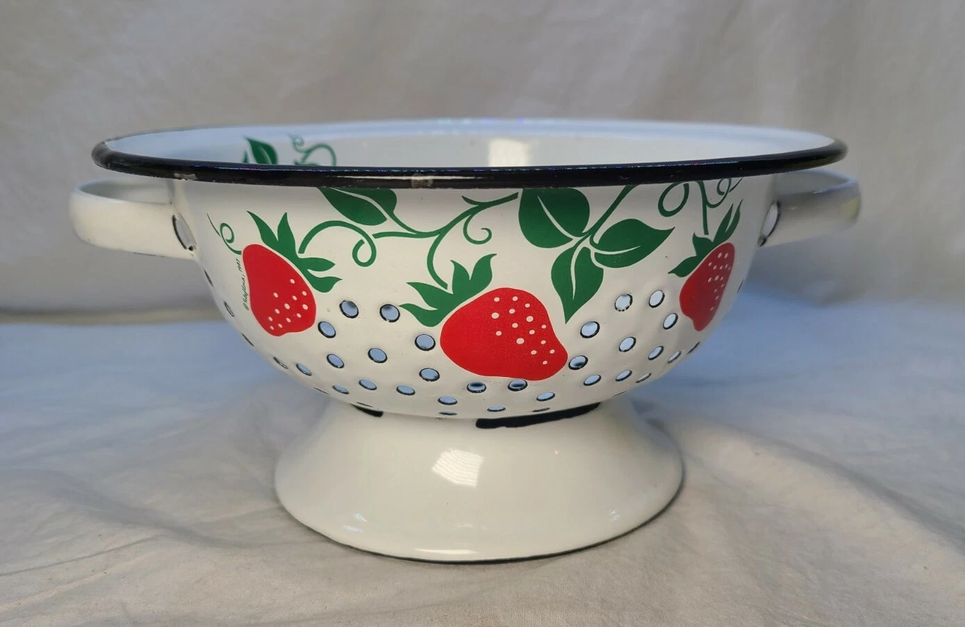 Vintage 1983 Teleflora White Enamel Metal 8” Strainer Colander Red Strawberries