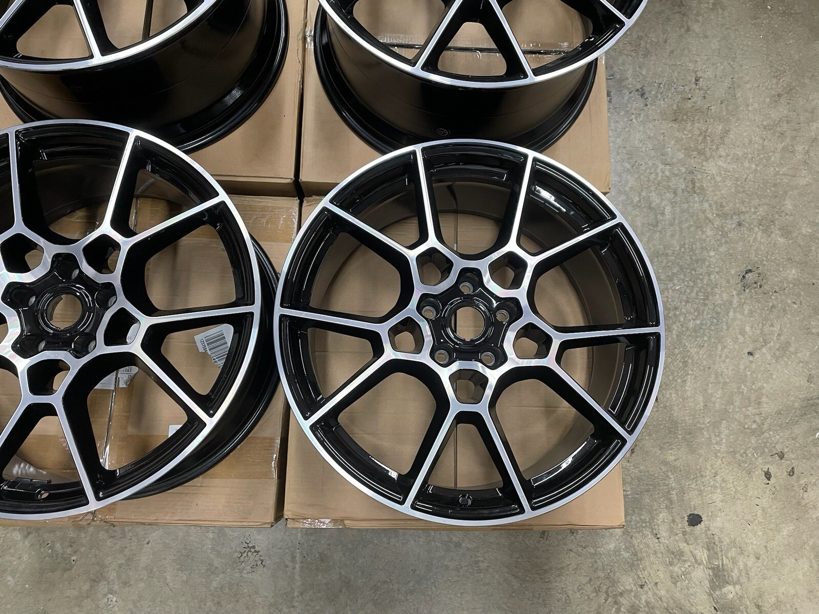 Genuine Aston Martin DBX 22” Wheels Rims Set (4) Machined Black MY83-1007-B