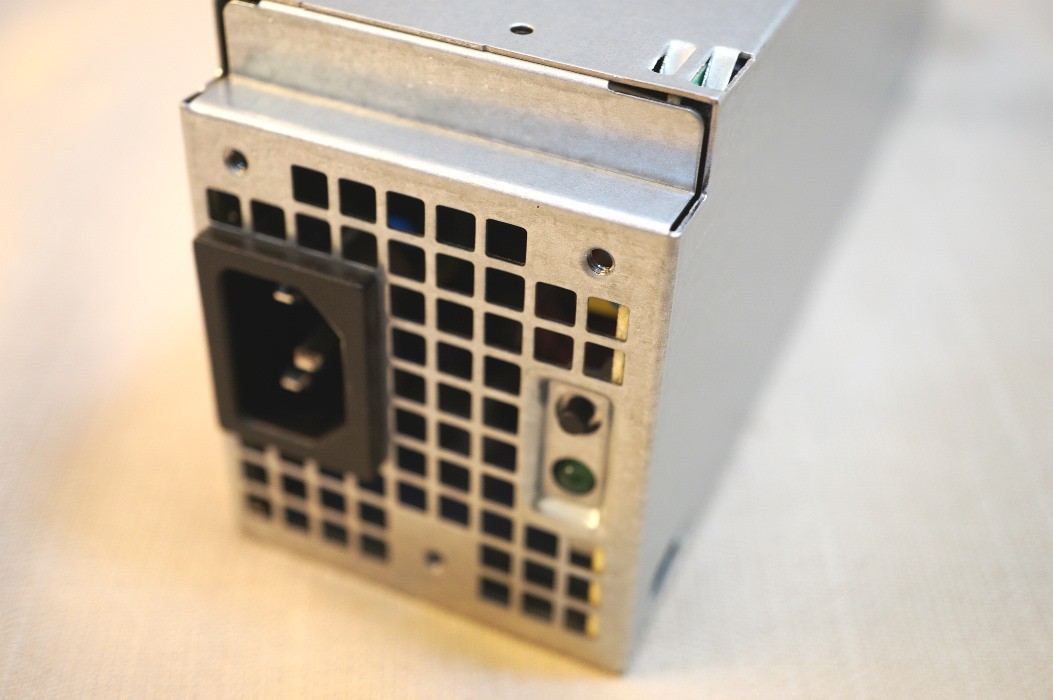 Alimentatore Switching Dell L180AS-00 (0RKTF0) Per OptiPlex 3040, 5040, 7040 E Inspiron 3250