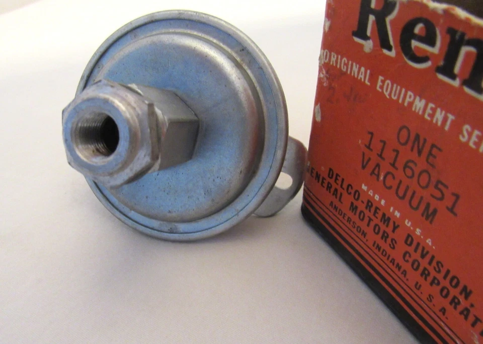 NOS 1937-52 Pontiac Deluxe 6 Torpedo P/6 Distributor Vaccuum Advance GM 1116051 - Image 3 of 4
