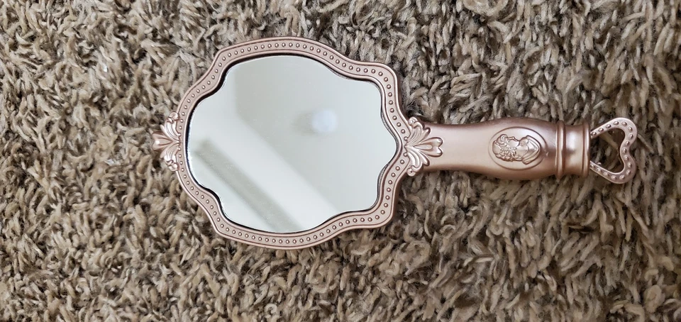 Contenedor facial y espejo Les Merveilleuses Laduree Paris Foto 4 de 4