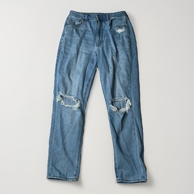 American Eagle Mom Jean Distressed Women's size 6 Light Wash Blue Denim Jeans