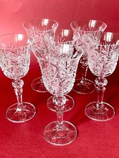 Élégante suite de 6 verres à vin rouge en cristal de Bohème taillé 