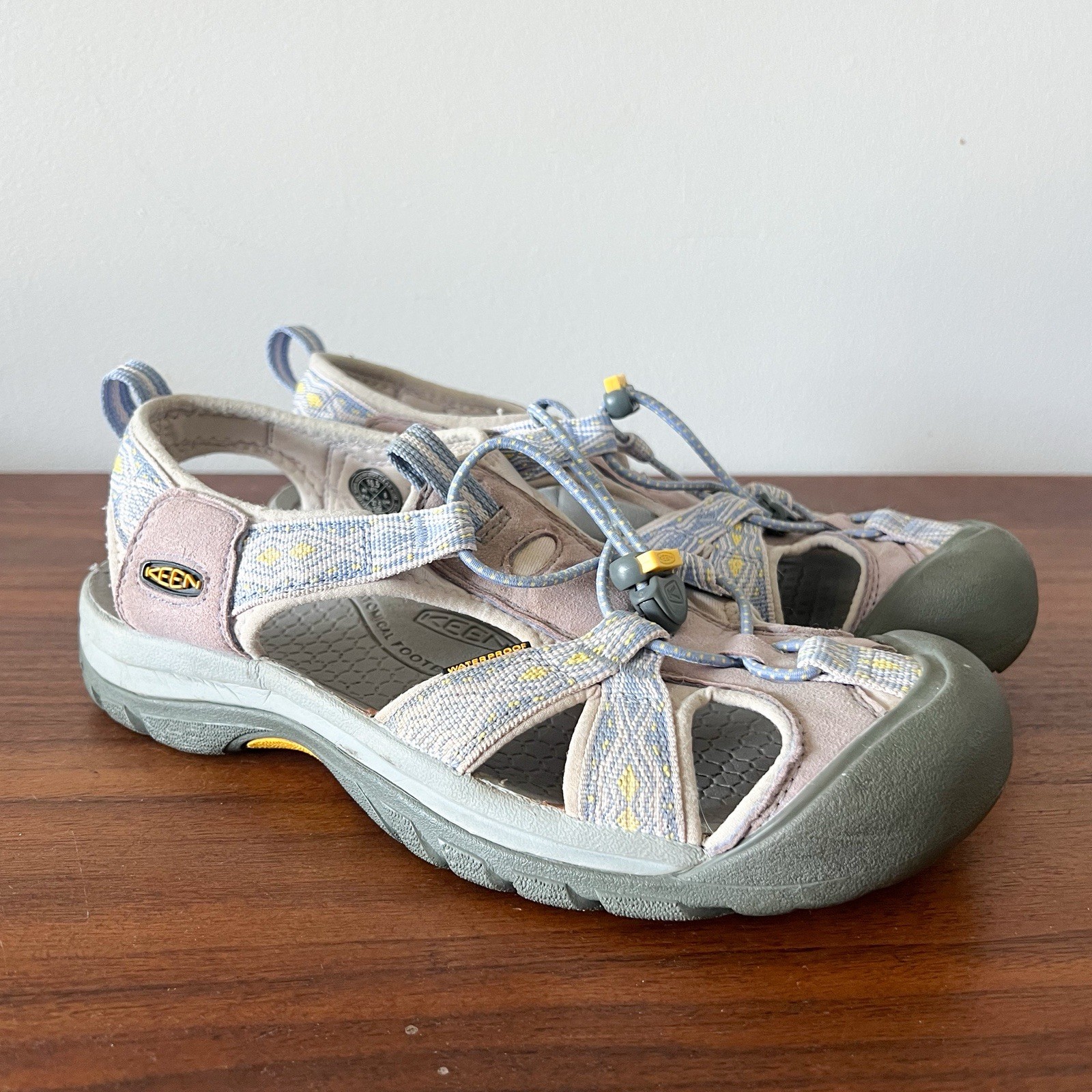Keen Newport H2 Waterproof Hiking Sandals Gray Yellow Women’s Size 10.5