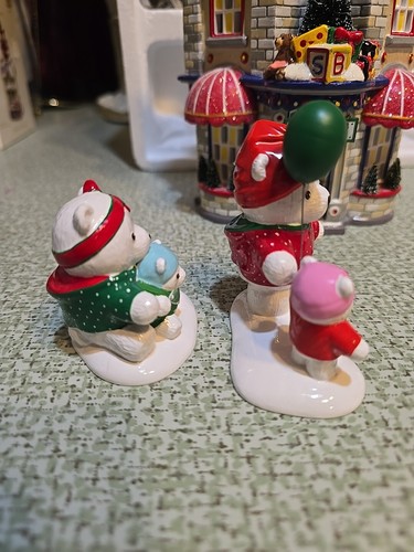 Dept 56 #56.05825 Santabears Toy Shop (Set of 3) Santabear Village + Figure - Picture 15 of 24