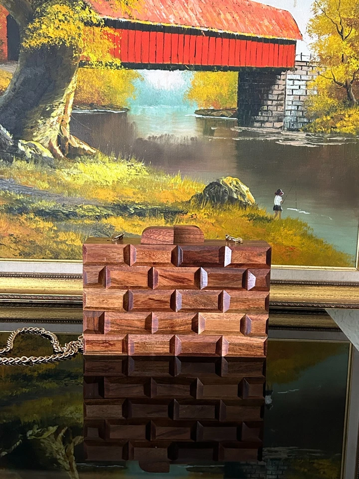 Bolso sin asas de madera hecho a mano.Lujoso diseño rectangular, correa dorada.India Foto 3 de 4