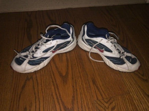 Vintage red,wht, blue Nike  sneakers-fits youth size 6Y or women 7.5, men 6
