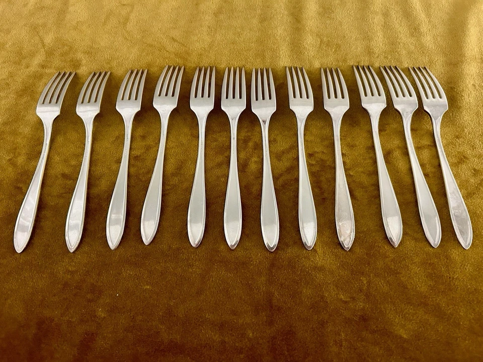 (12) Oneida Community Silverplate 1917 Adam Dinner Forks  7 3/4” - Image 3 of 3