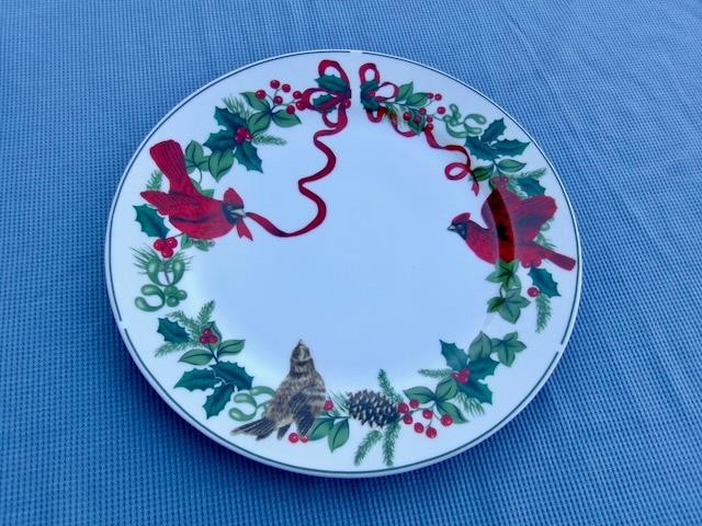 ROYAL NORFOLK ( LOT OF 8 ) CARDINAL CHRISTMAS DINNER PLATES UNUSED