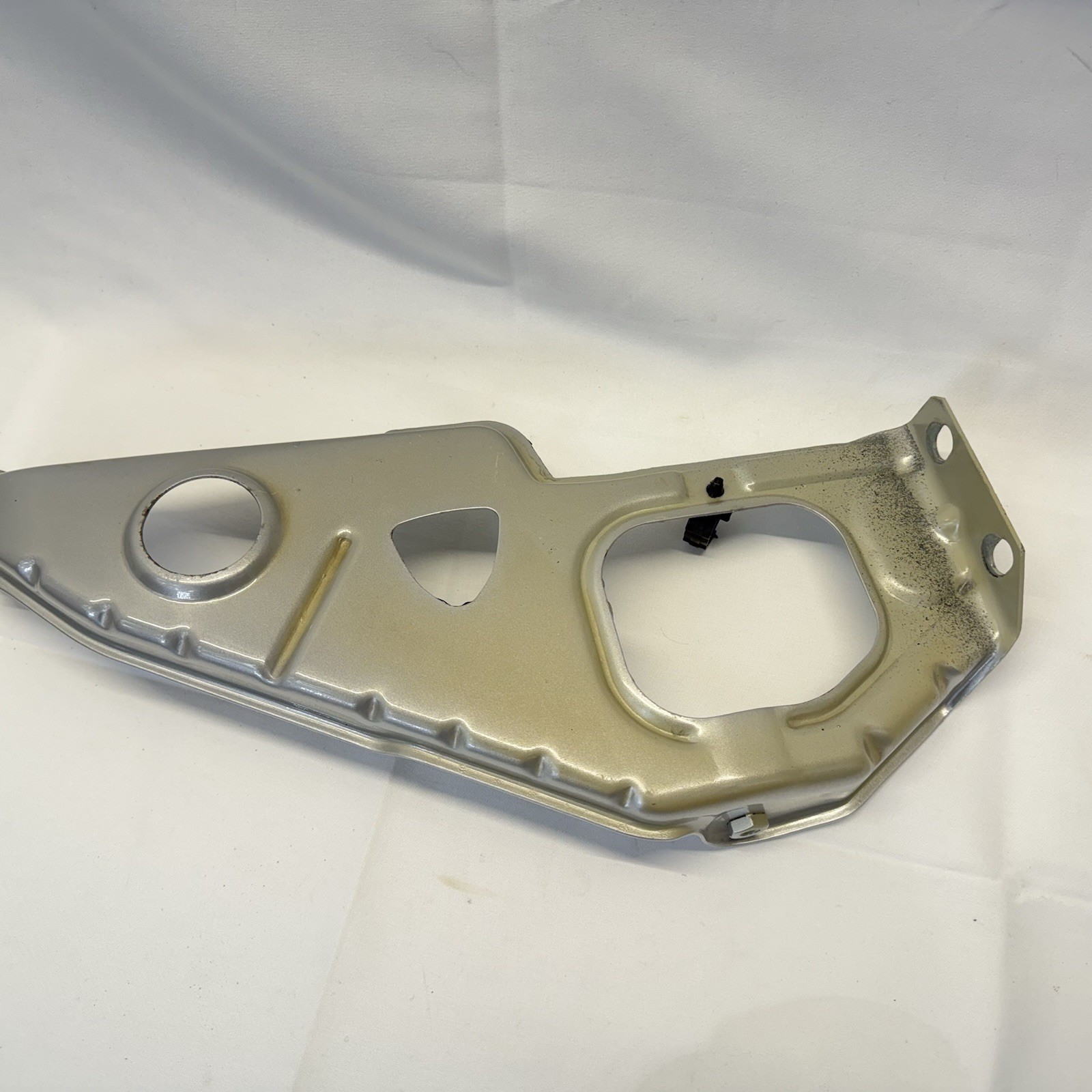 Maserati Quattroporte M139 Front Left Side Headlight Support Bracket OEM 03-08