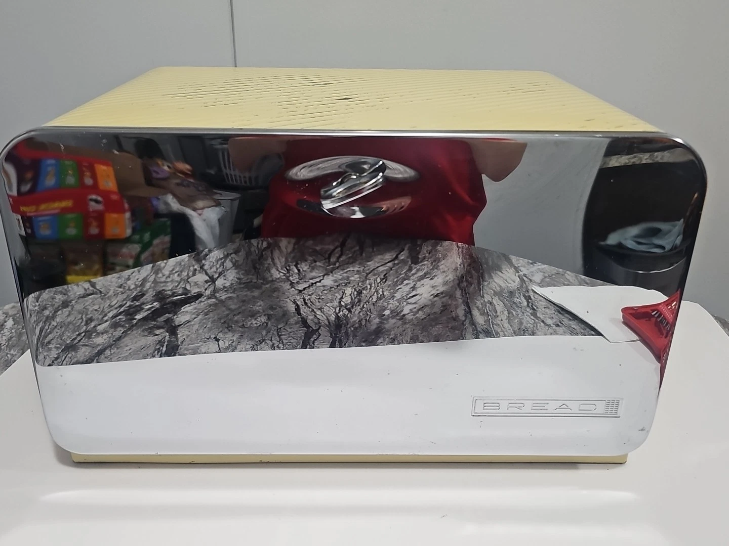 Mid-Century Modern Lincoln BeautyBox Bread Box – Atomic Yellow w/ Chrome READ
Opens in a new window 