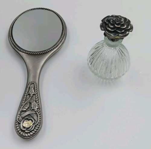 Set vanità rosa vintage include specchio a mano comò e bottiglia profumo. Peltro - Foto 4 di 11