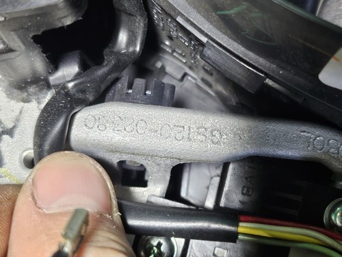 Lexus Is220d Steering Wheel - Picture 14 of 15