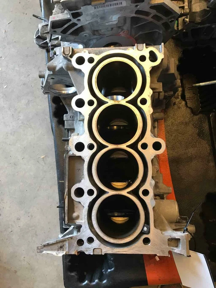 Honda Fit 2011-2014 motor cilindro bloque desnudo usado OEM Foto 2 de 4