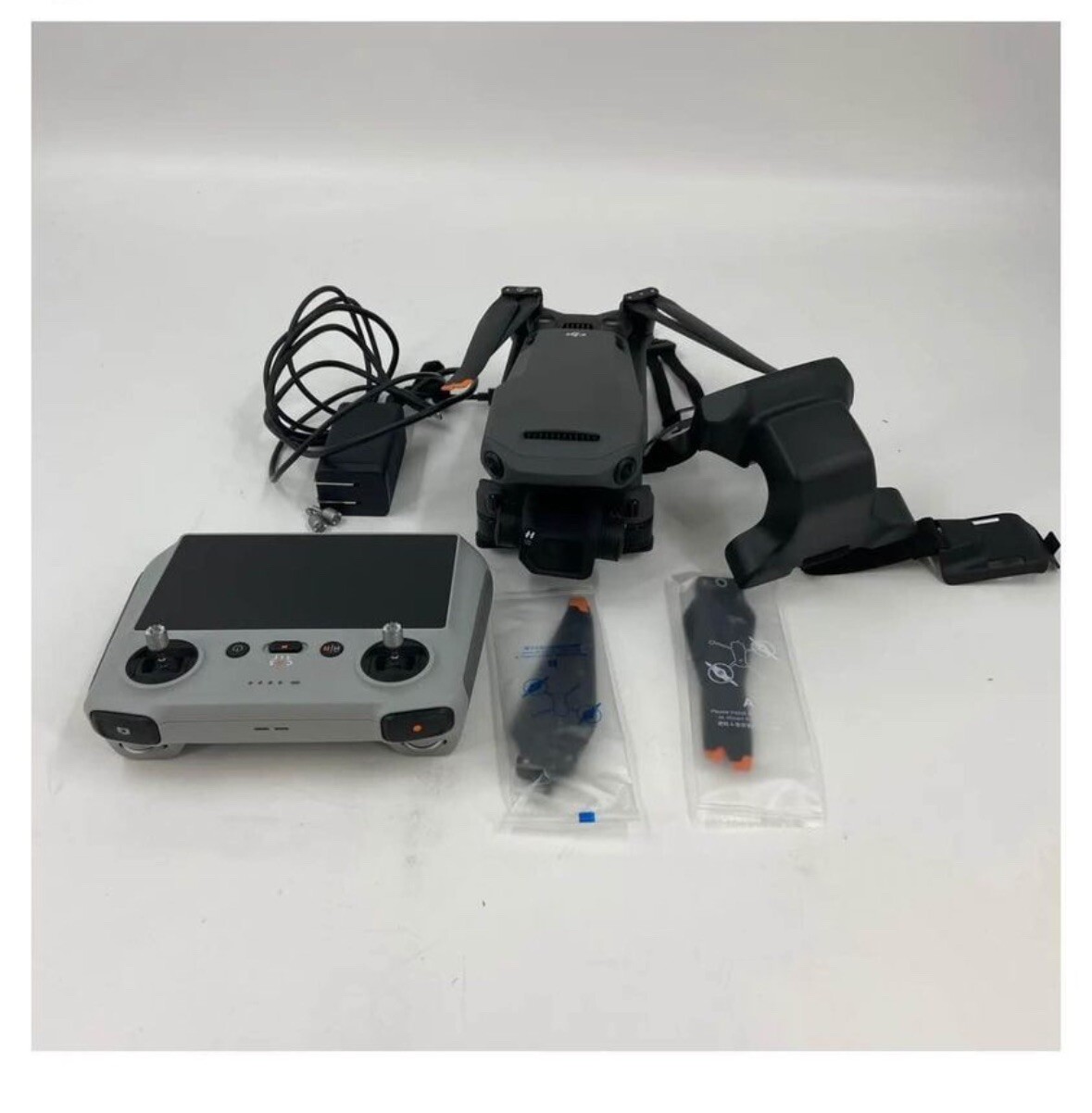 DJI Mavic 3 Classic Camera Drone (with RC Remote) - Gray-image