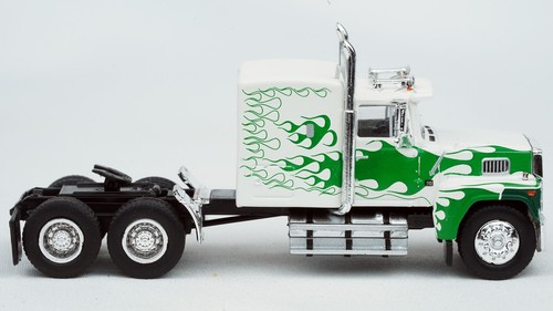 Brekina Ford LTL-9000 Truck Tractor White/Green Flame #85879 HO 1/87 Scale - Picture 6 of 6