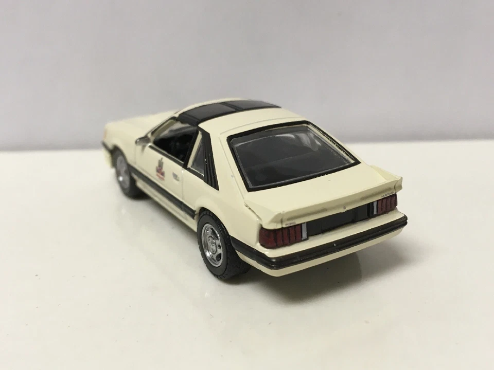 Ford Mustang 1979 79 Pace Car Fox coleccionable escala 1/64 diecast modelo diorama Foto 4 de 4