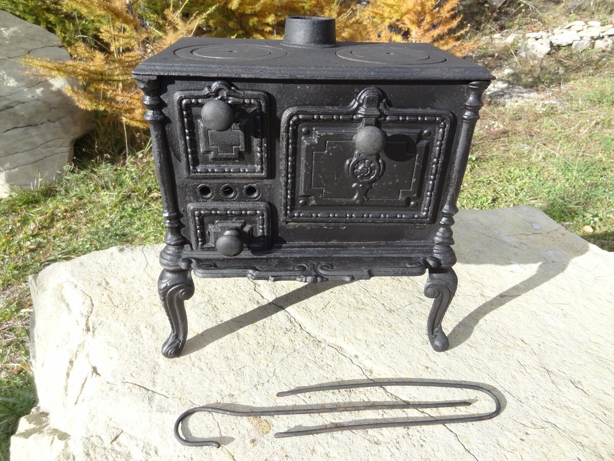 Ancienne cuisinière jouet enfant métal