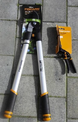 Fiskars Teleskop-Bypass-Astschere 112120 +Fiskars Grasschere GS21 - Bild 1 von 4