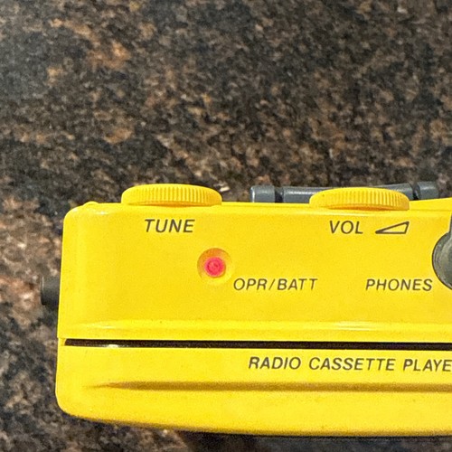 SONY SPORTS WALKMAN WM-AF58 AM/FM RADIO, CASSETTE PLAYER & SOLAR ALARM CLOCK - Picture 7 of 10