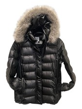 GAP women's black puffer coat with a plush faux-fur trimmed hood.