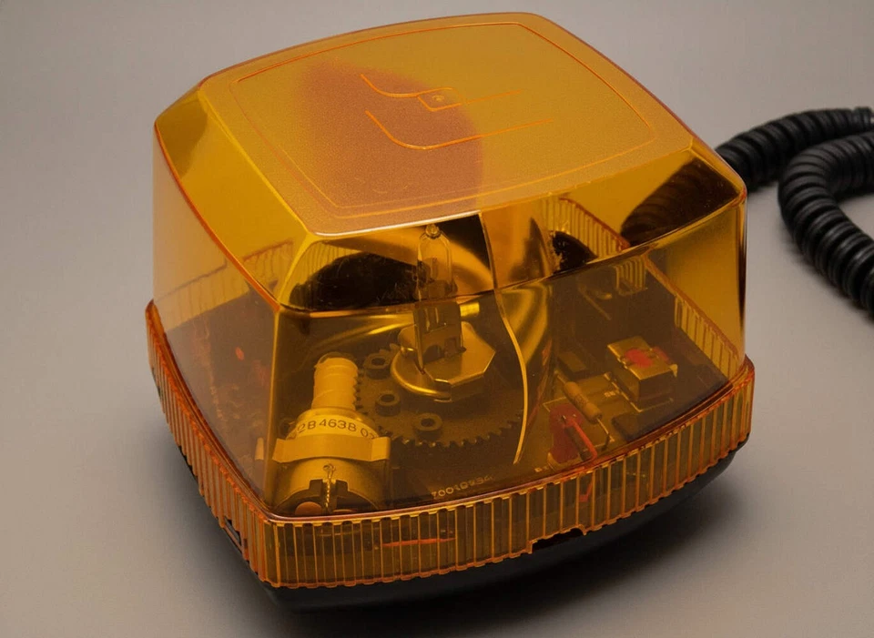 Federal Signal FireBeam Modelo: FB3SM - 12V - Doble velocidad con domo ámbar Foto 3 de 4