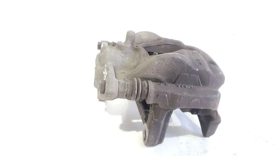 Pinza de freno delantera izquierda Mercedes-Benz GLA250 2018 OEM Foto 3 de 4