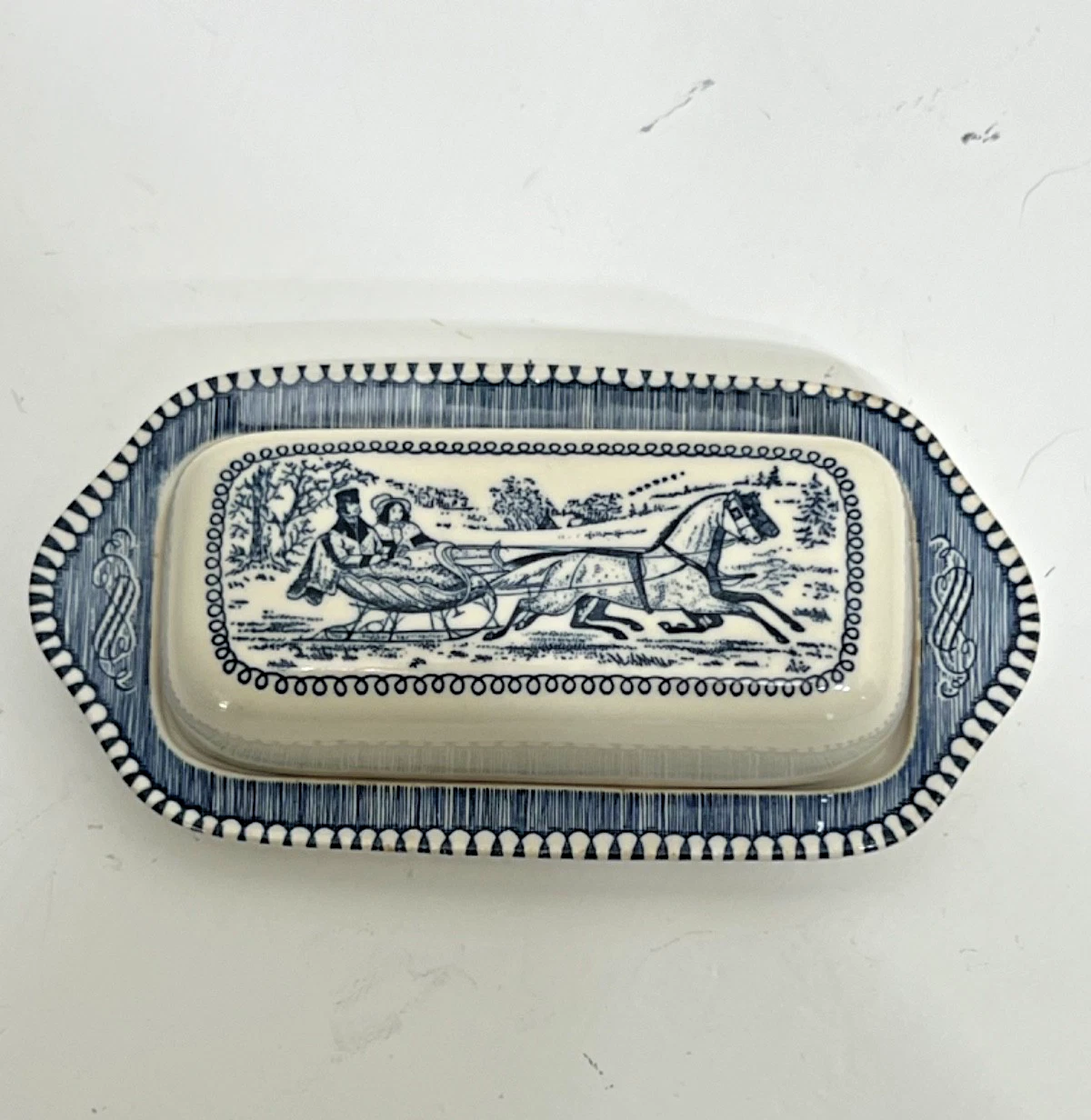 Royal China CURRIER & IVES PATTERN 2 pc Butter Dish MADE IN USA Blue and White