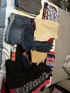 Bundle Of 54 Pieces Of Woman’s 2x-4x Tanks, Tees And Shorts And Capris