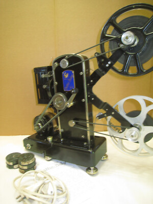ANCIEN PROJECTEUR SUPER PATHE BABY avec moteur 9.5 mm old projector
