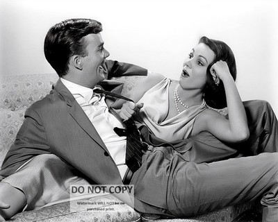 JIM HUTTON AND PAULA PRENTISS IN ''THE HONEYMOON MACHINE'' - 8X10 PHOTO (SP385)