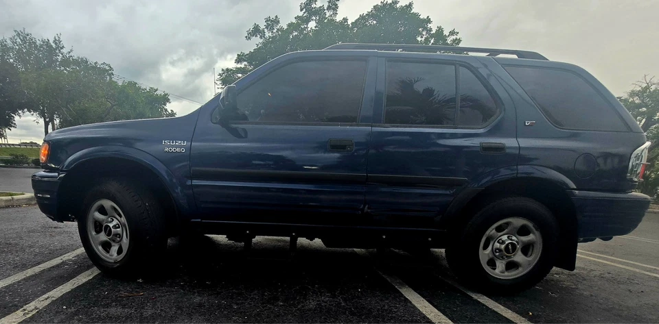 2002 Isuzu Rodeo LSE - Image 4 of 4