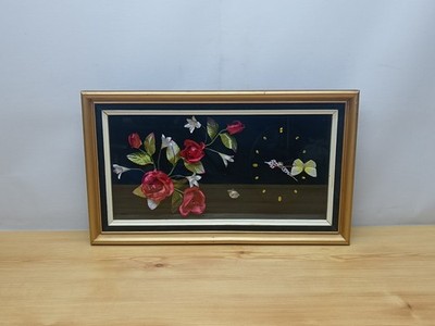 Vintage 1980er Schmetterling & Seide Blumen Rosen Quarz Uhr im Schattenkasten Rahmen 