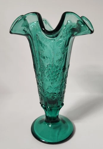 Fenton Spruce Green Grape Paneled Ruffled Vase – Mint Condition