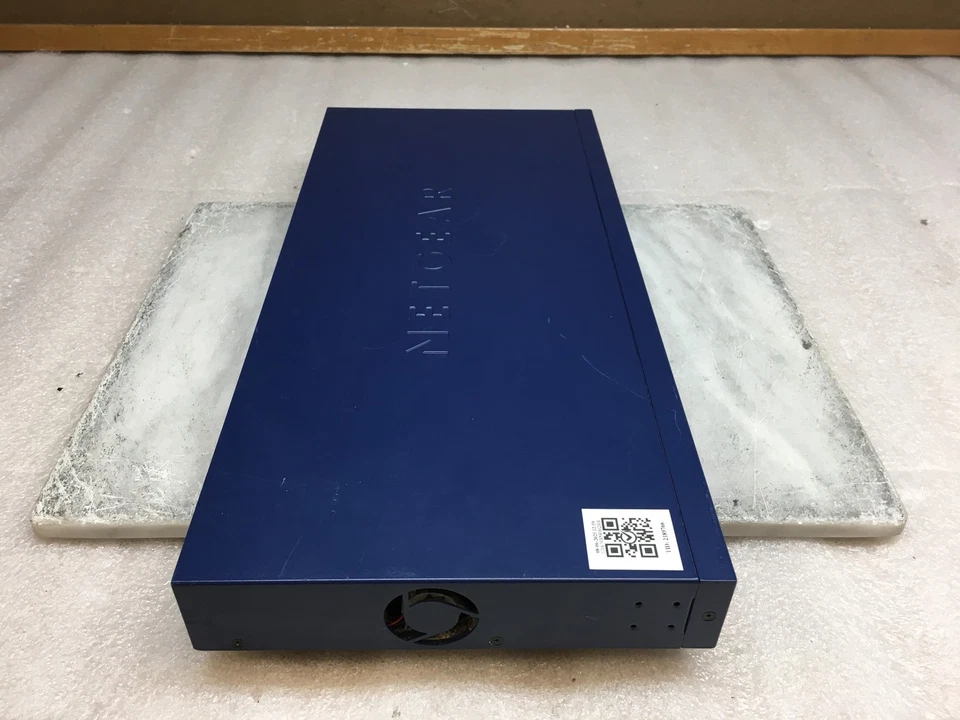 Netgear ProSafe FS726TP 24+2 Smart PoE Managed Switch No PWR Cable incl. - Image 4 of 4