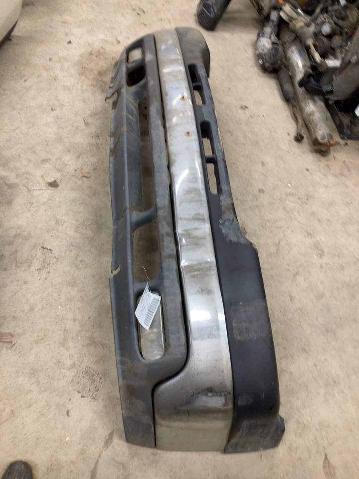 01 CHEVY SILVERADO 2500 Front Bumper With Rebar Rebar Is Rusty Foto 4 de 4