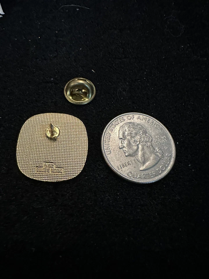 Vintage 1982 University of Miami Hurricanes Baseball National Champions Pin RARE - Image 2 of 3