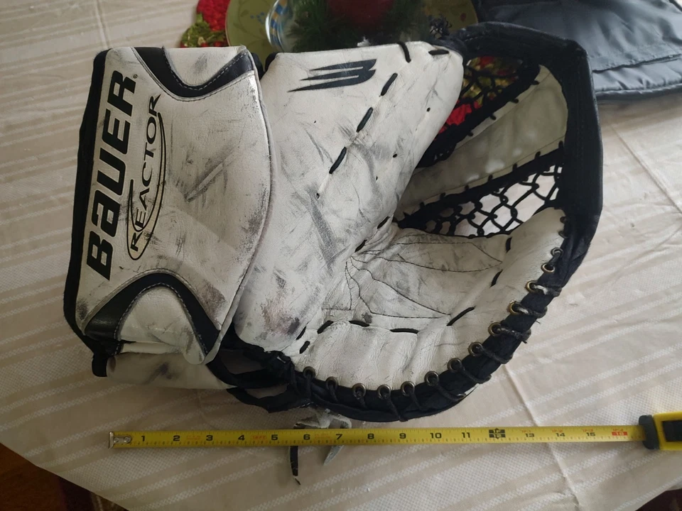 Bauer Reactor 4 Hockey Goalie Glove 2000's - Image 4 of 4