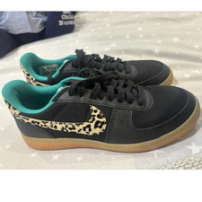 Nike Low Top Lace-Up Trainers Black Leopard Swoosh Green Lining UK 8