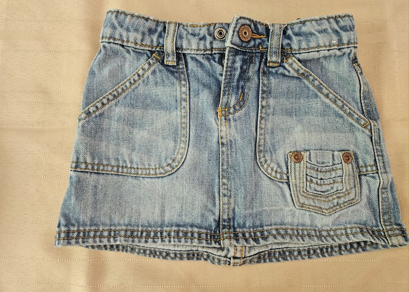 Old Navy Girls Blue Denim Mini Skirt Size 6 Adjustable Waist Pockets Button